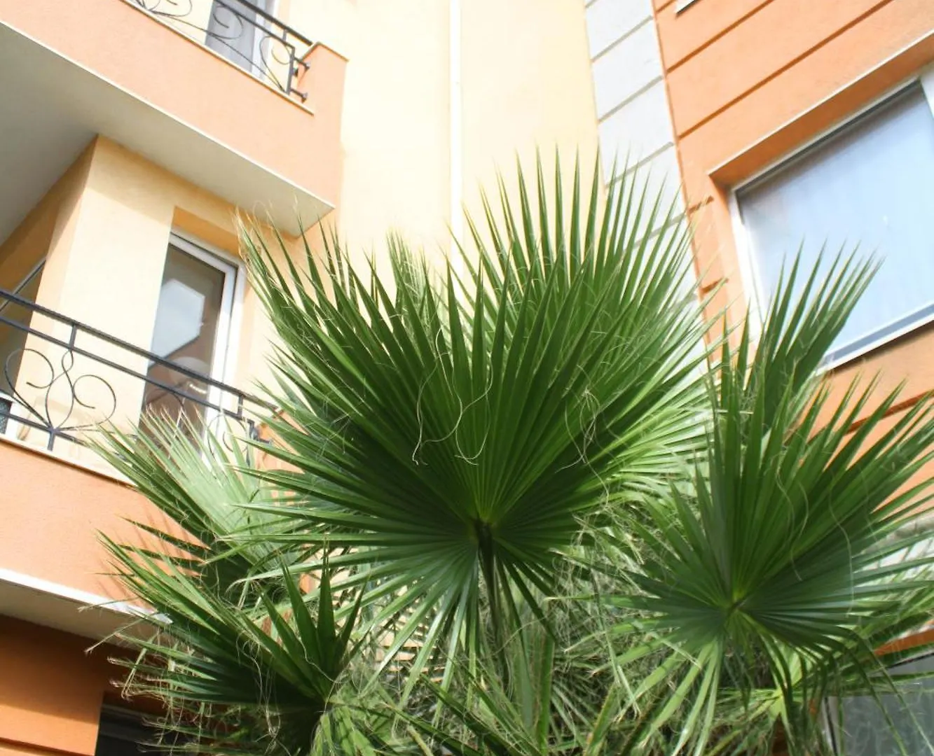 Pomorie Residence 1-Bedroom Apartment With Pool & Free Parking, 300 M To The Beach